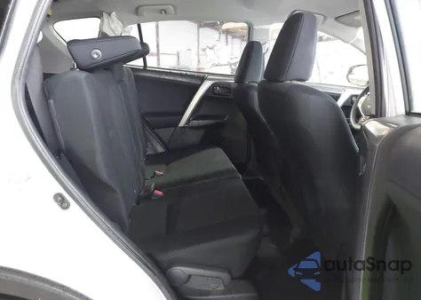 2017 Toyota Rav4 Le z USA, uszkodzony, nr VIN JTMBFREV6HJ714012